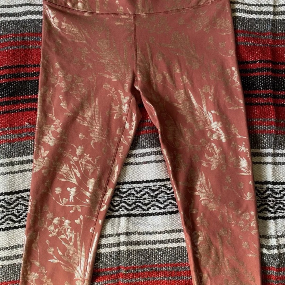 Fabletics Pink Gold Metallic Mid Rise Capri Leggings - Size L